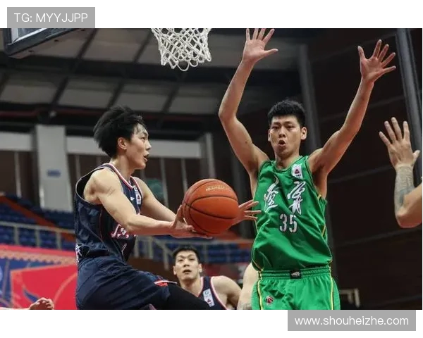 南京篮球队在邀请赛中以75分稳居积分榜首位竞争激烈引人关注